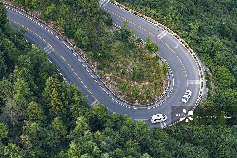 湖北利川佛宝山清凉夏天里的山区道路图片素材