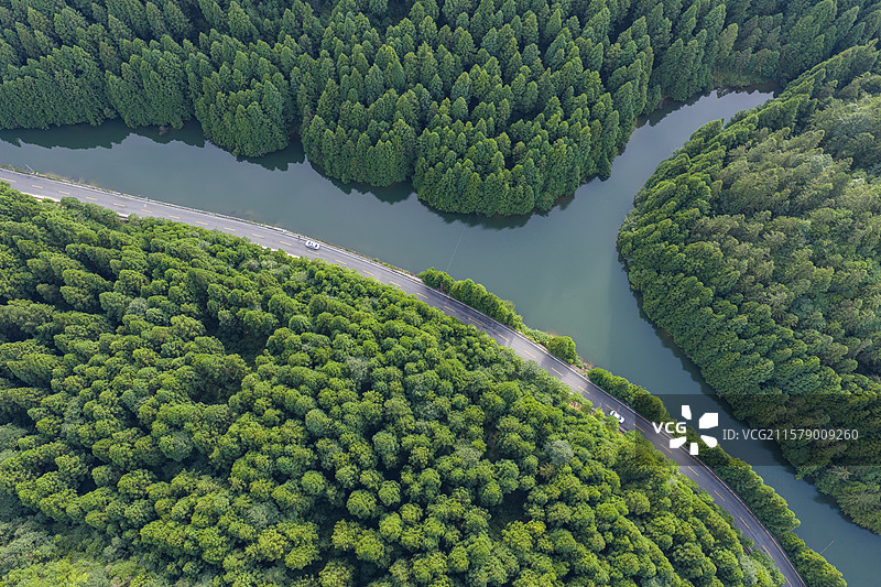 湖北利川佛宝山清凉夏天里的山区道路图片素材