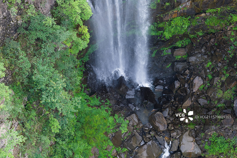湖北利川佛宝山景区里的瀑布图片素材