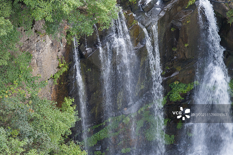 湖北利川佛宝山景区里的瀑布图片素材
