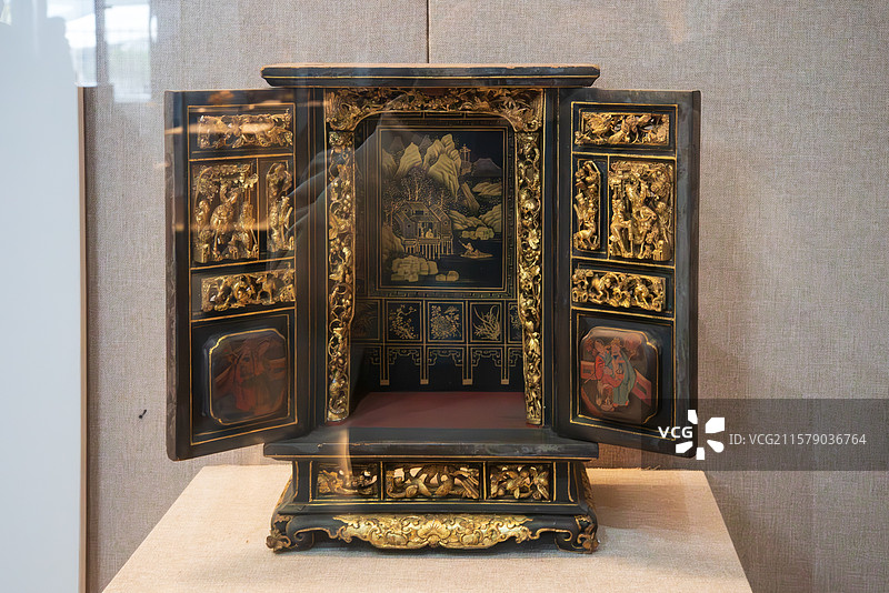 黑漆描金装饰柜图片素材