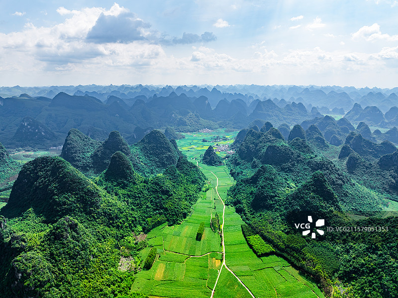 广西柳州柳南区喀斯特地貌田园、峰林航拍视角风光图片素材