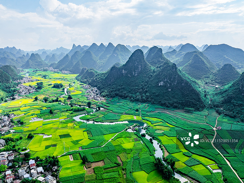 广西柳州柳南区喀斯特地貌田园、峰林航拍视角风光图片素材