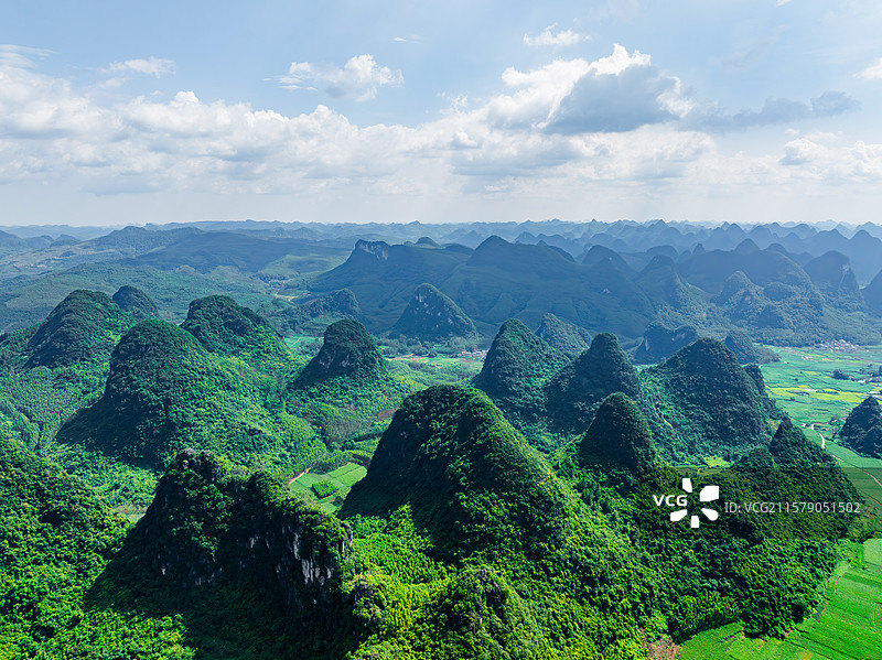 广西柳州柳南区喀斯特地貌田园、峰林航拍视角风光图片素材