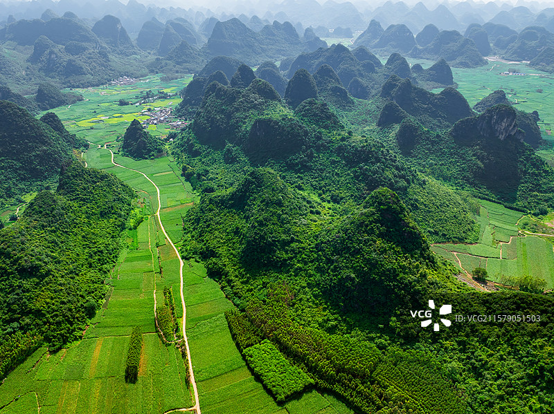 广西柳州柳南区喀斯特地貌田园、峰林航拍视角风光图片素材