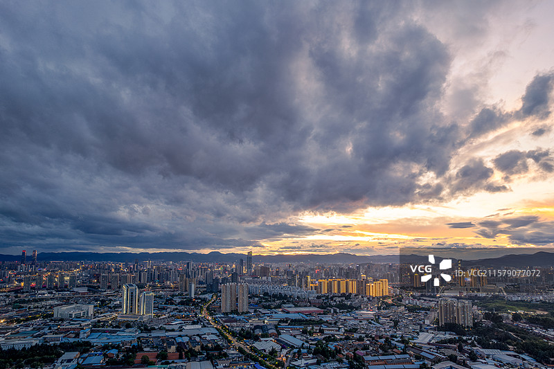 云南昆明恒隆广场CBD图片素材