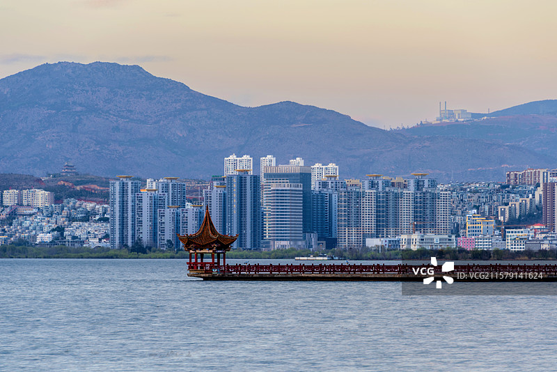 中国云南大理洱海海心亭风光图片素材