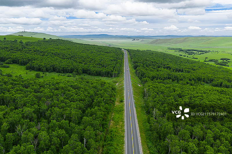 草原上宽敞的道路图片素材