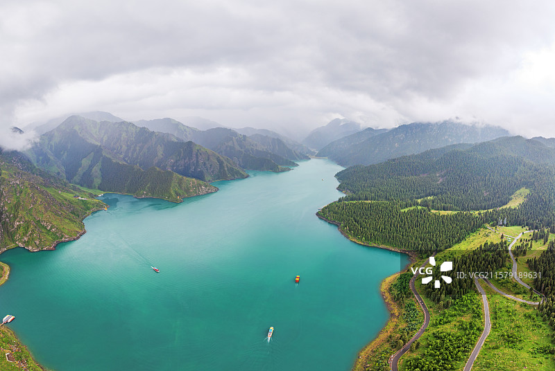 航拍天山天池风景区图片素材