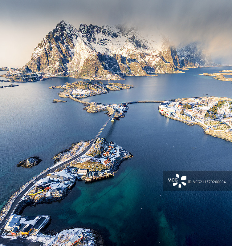 航拍冬天挪威罗弗敦亨宁斯维尔夕阳图片素材