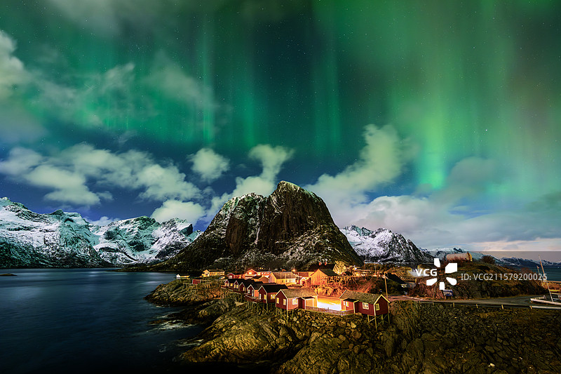 挪威罗弗敦雷讷冬季夜晚极光图片素材