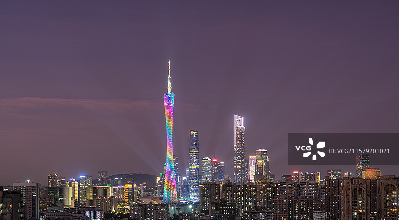 中国广州塔和珠江新城CBD城市天际线夜景风光图片素材