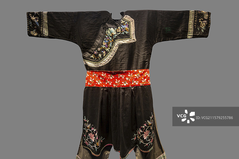 贵州省民族博物馆：松桃苗族女装（征集于松桃苗族自治县，当代）图片素材