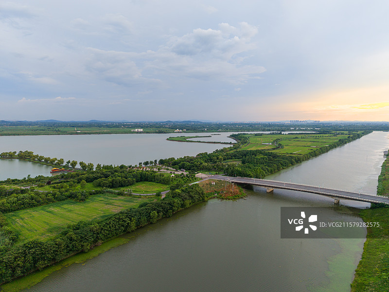 句容赤山湖夏季风光图片素材