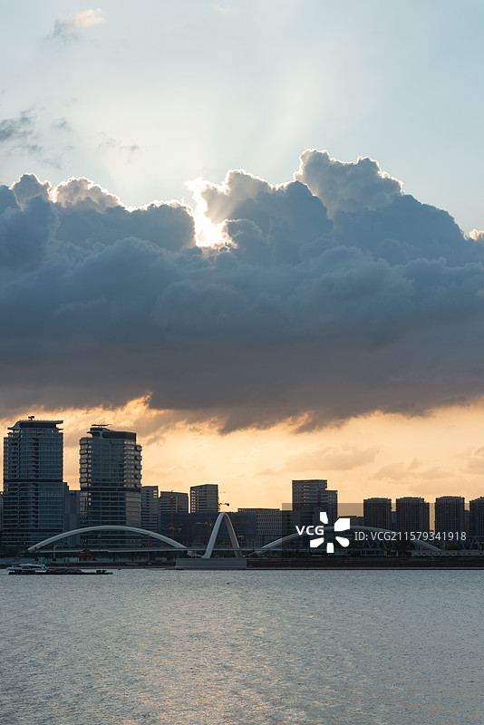 浙江省杭州市钱塘江畔日落夜晚城市风光图片素材