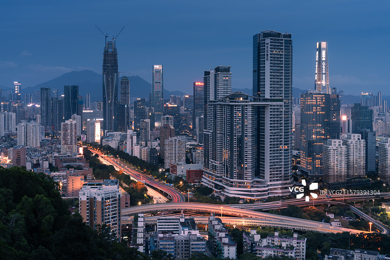 中国广东深圳罗湖都市夜景风光，北环上步立交桥图片素材