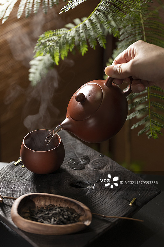 中国茶道：倒茶图片素材