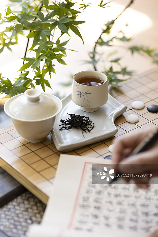 正山小种茶、围棋和写书法图片素材