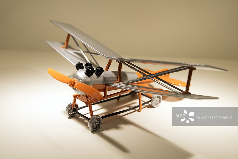 飞行中的战斗机模型图片素材