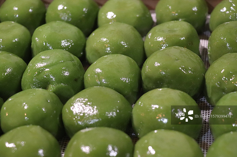 江南特色小吃梅花糕-苏州观塘街图片素材