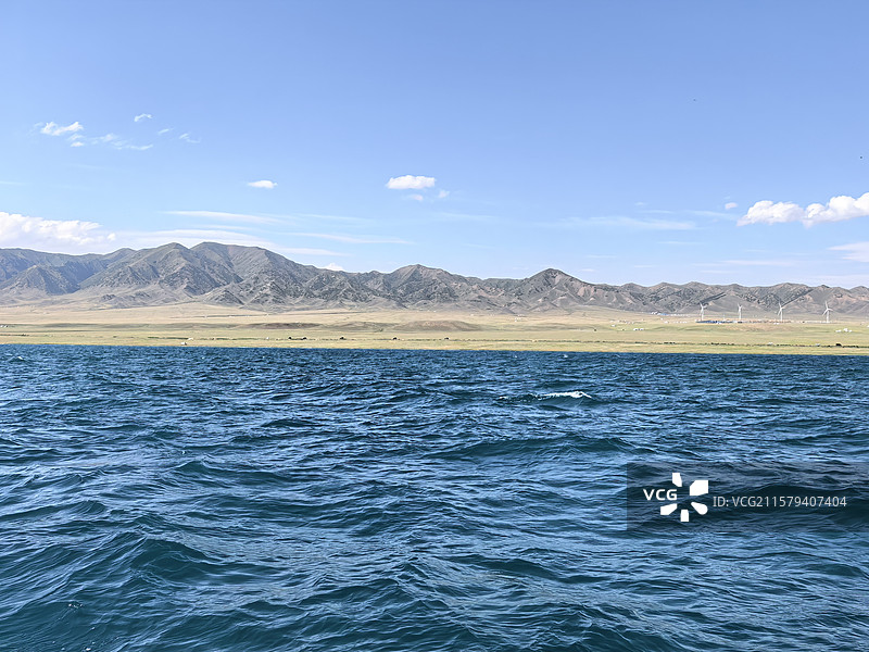 暑假的赛里木湖，桌面画布一样的魅力图片素材