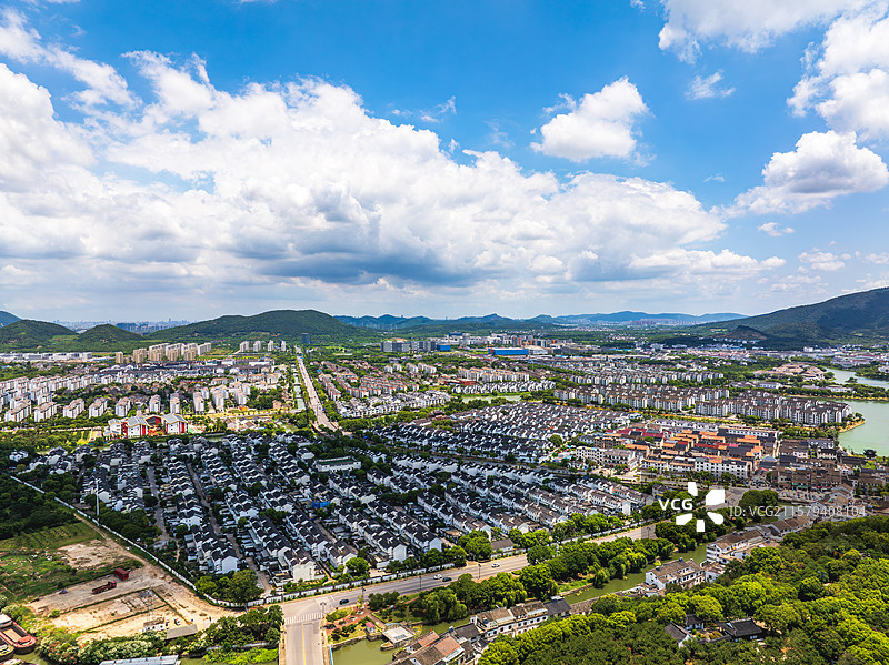 航拍夏季水晶天气的苏州光福镇山水田园江南风光图片素材