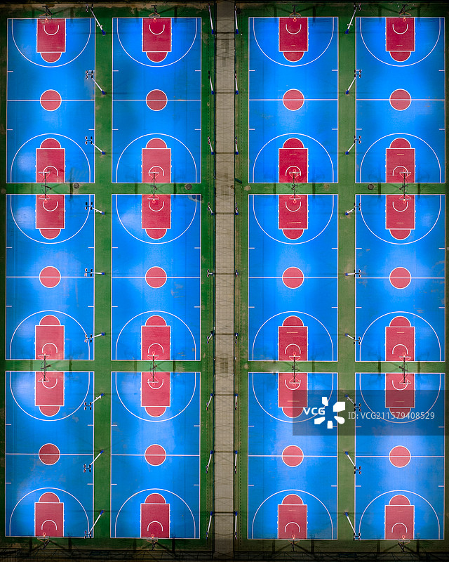 河南大学郑州校区篮球场夜景俯拍图片素材