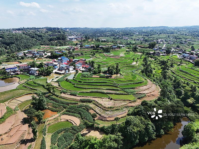 四川内江资中县水南镇凉水井梯田夏日风光图片素材