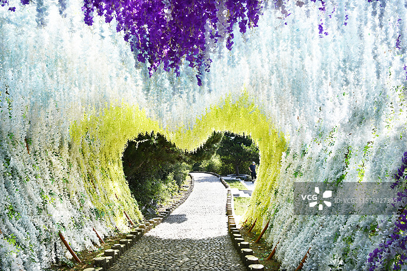 河南省焦作市青龙峡景区缘起风铃爱心大隧道长廊图片素材