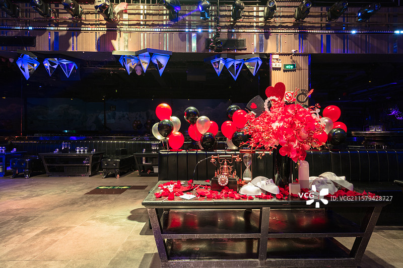 Fusion酒吧夜景与节庆布置场景图片素材