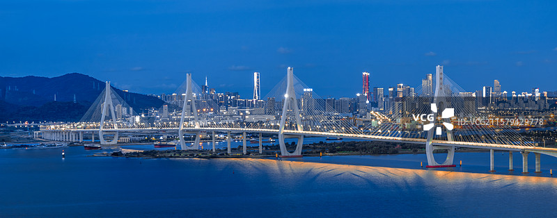 珠海洪鹤大桥及横琴粤澳深度合作区夜景图片素材