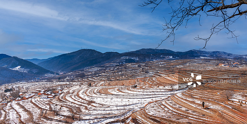 雪后的旱作梯田图片素材