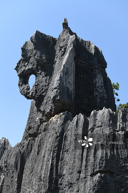 云南石林·象踞石台 3  一处著名的喀斯特地貌奇观。位于云南省昆明市石林彝族自治县石林风景区内。图片素材