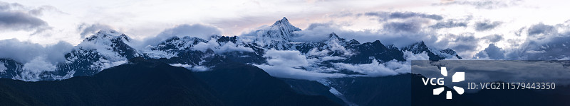 梅里雪山蓝调全景图片素材