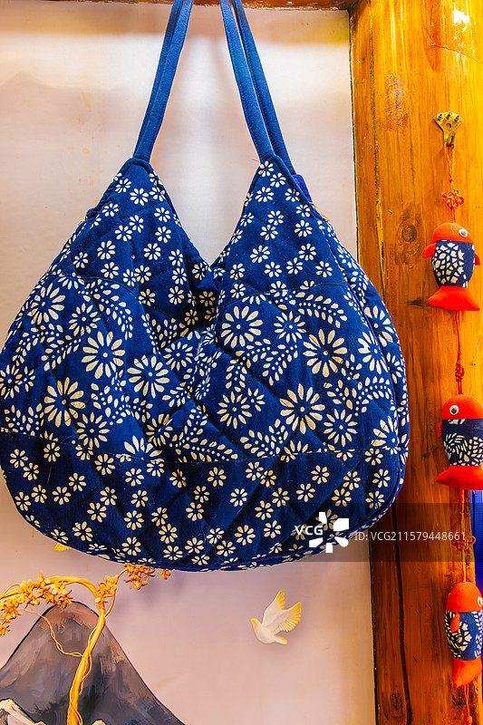 蓝印花布包，唐闸北市街店铺图片素材