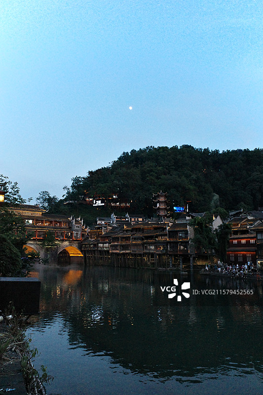 夜晚的凤凰古城图片素材