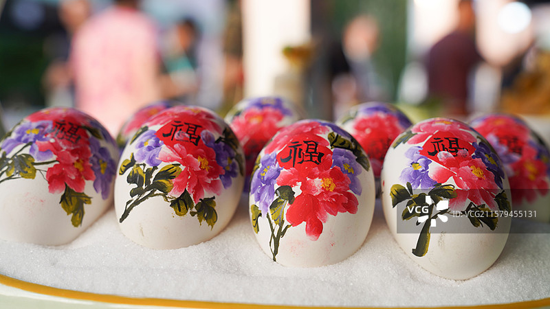 第三届齐鲁小吃文化节暨黄河大集夏日消费季在山东省邹平市悠乐里商业街区举行。全省各地美食都来展销。图片素材