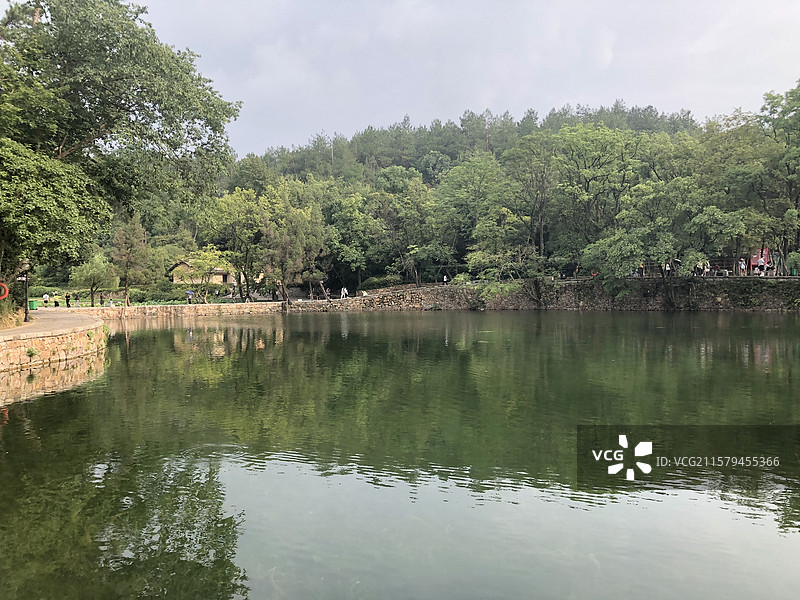 湖南韶山毛泽东故居门前的南岸池塘图片素材