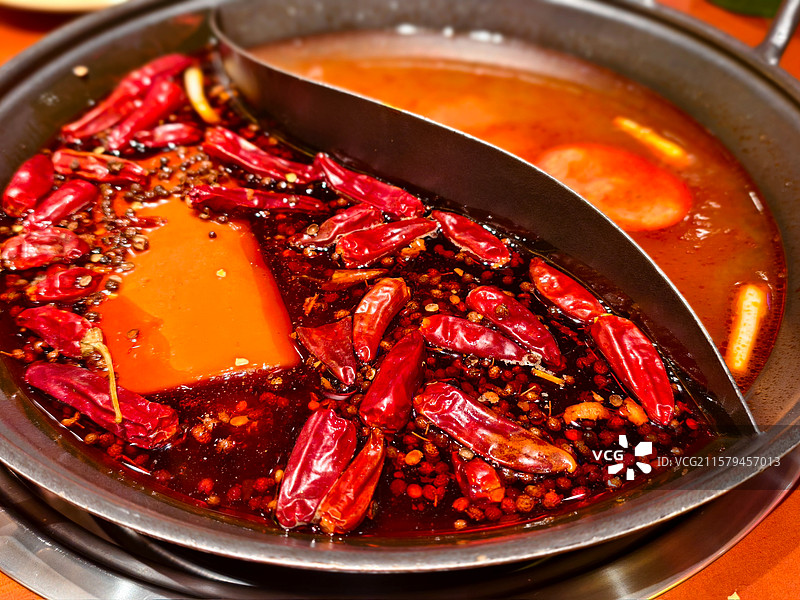 麻辣火锅的诱人景象图片素材
