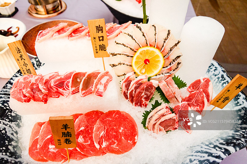 火锅手切滩羊羊羔肉龙趸鱼山珍菌类蔬菜豆制品拼盘雪花牛肉等组图图片素材