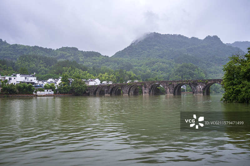 安徽休宁齐云山镇登封桥图片素材