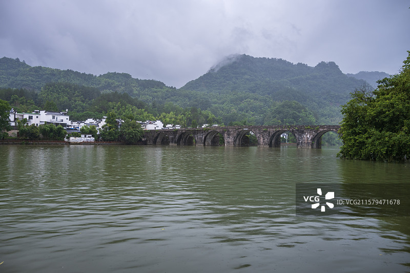 安徽休宁齐云山镇登封桥图片素材