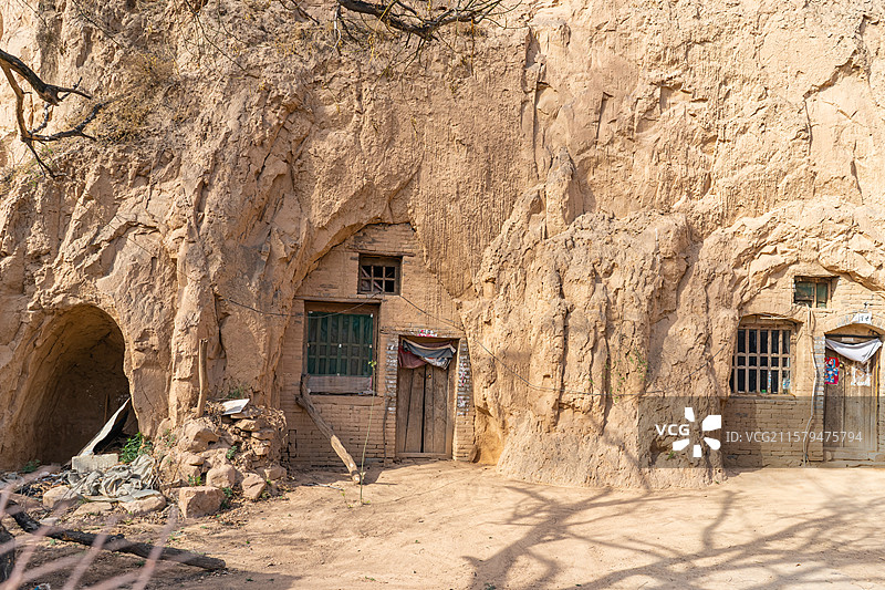 中国陕西山西宁夏甘肃黄土西北高坡房屋建筑，乡村风格古老的土窑窑洞，户外白昼无人图像摄影图片素材