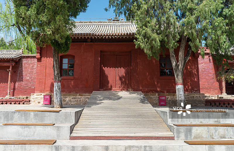中国山西临汾洪洞县广胜寺下寺旅游景区，元代水神庙明应王殿的明代仪门献殿，户外白昼图像摄影图片素材