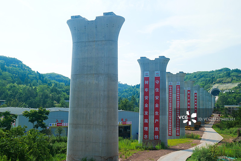 中国铁路网高铁桥梁桥墩成渝高铁交通成渝中线建设速度图片素材