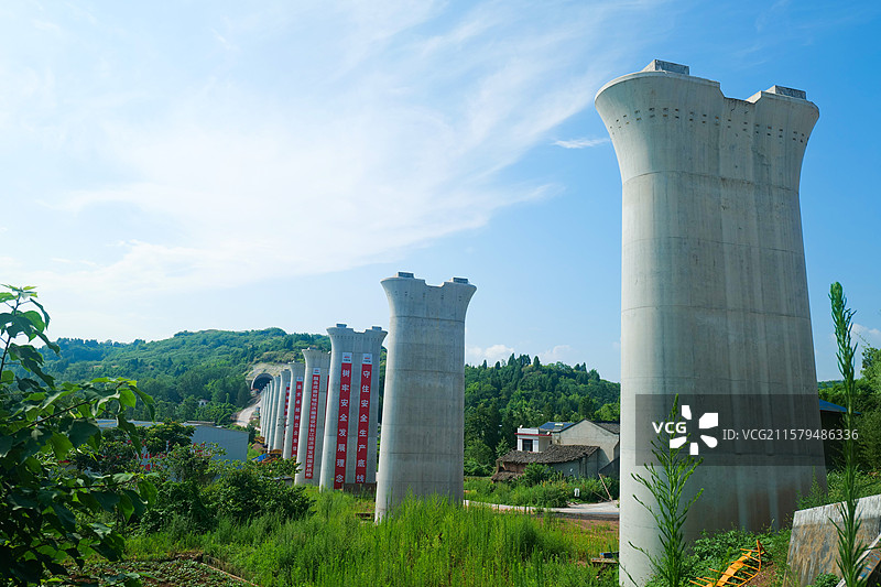中国铁路网高铁桥梁桥墩成渝高铁交通成渝中线建设速度图片素材