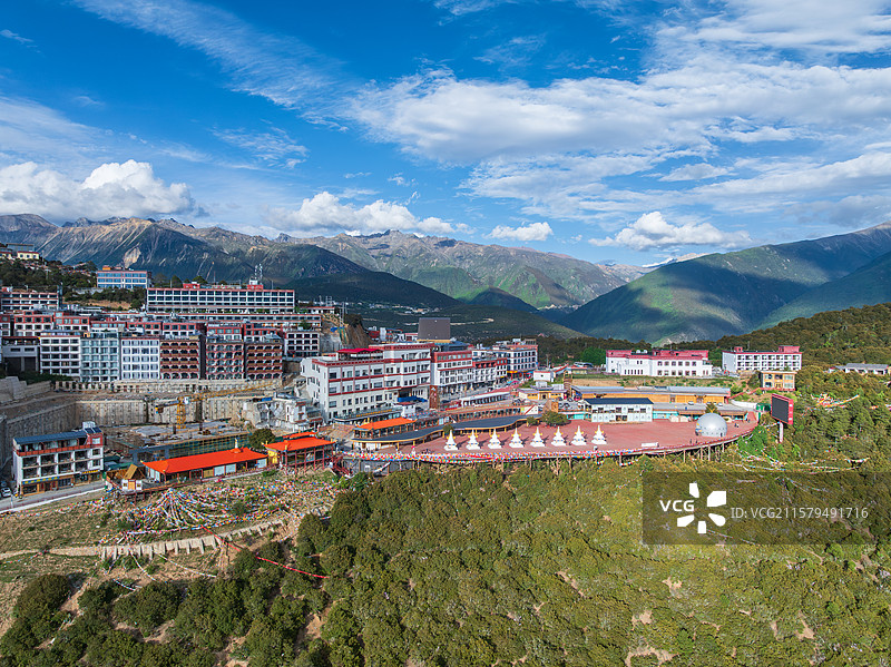 云南香格里拉飞来寺观景台全景图片素材