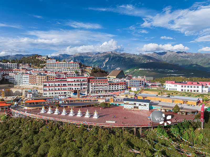 云南香格里拉飞来寺观景台全景图片素材