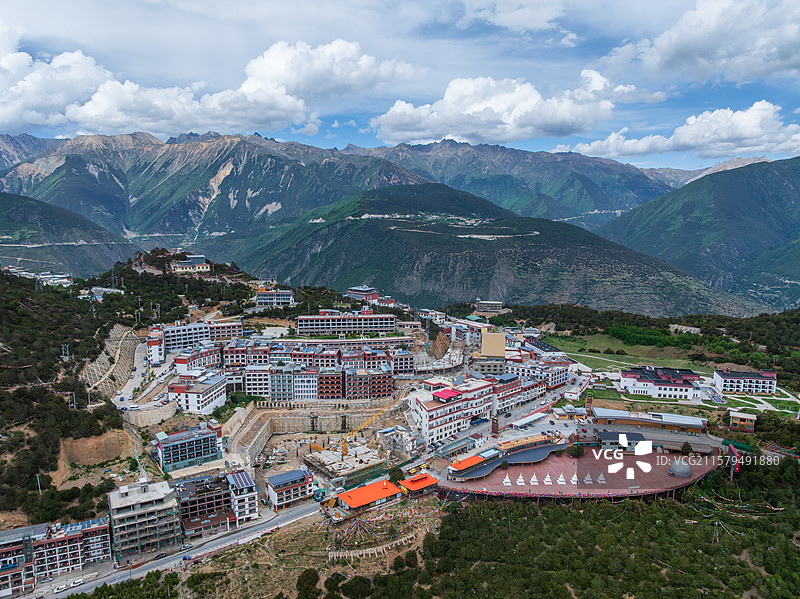 云南香格里拉飞来寺观景台全景图片素材