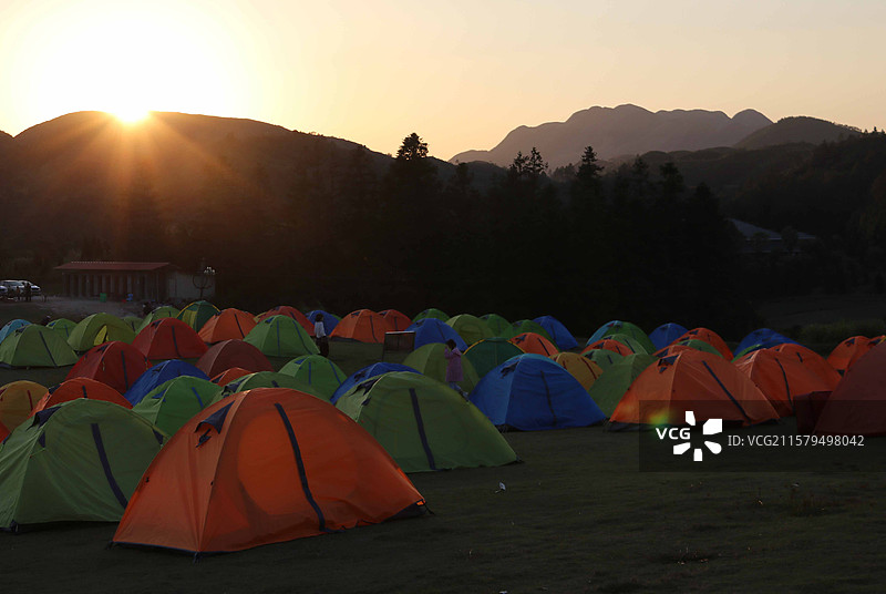 山上野外露营图片素材